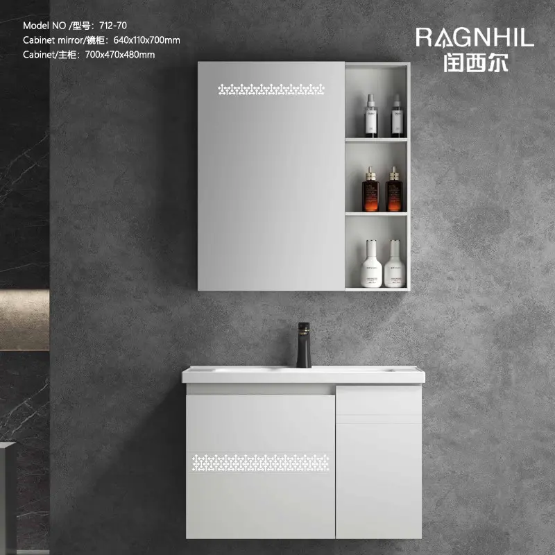 The bathroom vanity holds the delicacy and tenderness of life.